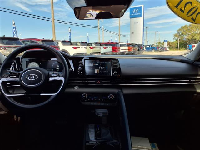 Photo of 2021 Phantom Black Hyundai ELANTRA