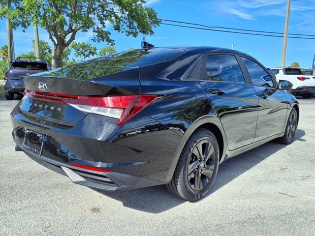Photo of 2021 Phantom Black Hyundai ELANTRA