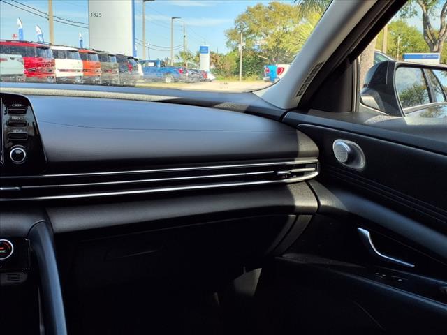 Photo of 2021 Phantom Black Hyundai ELANTRA