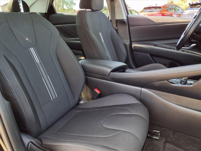 Photo of 2021 Phantom Black Hyundai ELANTRA