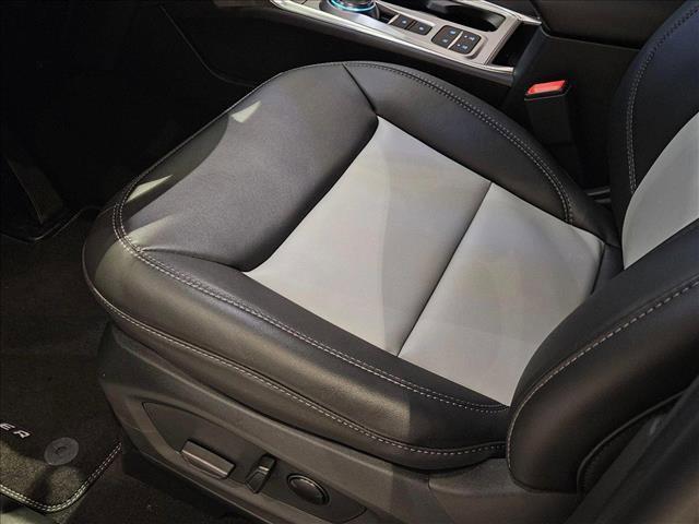 Photo of 2024 Star White Metallic Tri-Coat Ford Explorer
