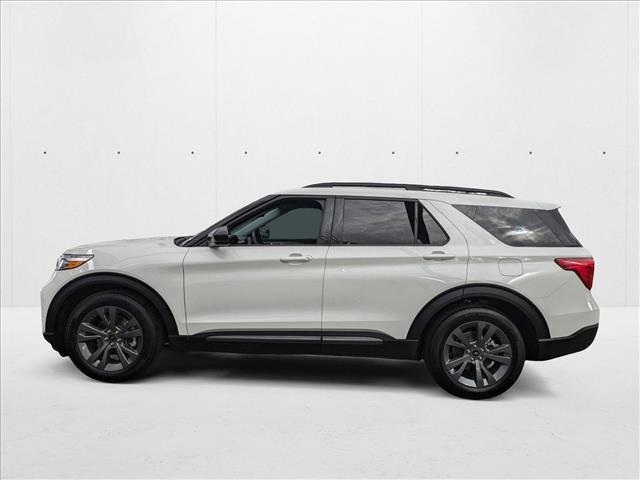 Photo of 2024 Star White Metallic Tri-Coat Ford Explorer