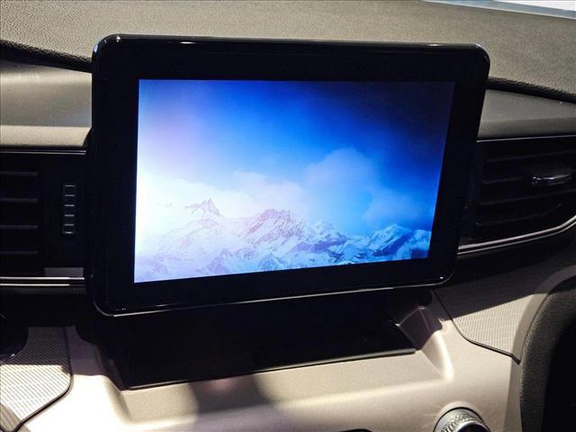 Photo of 2024 Star White Metallic Tri-Coat Ford Explorer