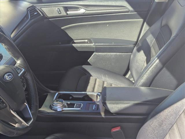 Photo of 2018 White Platinum Metallic Tri-Coat Ford Fusion