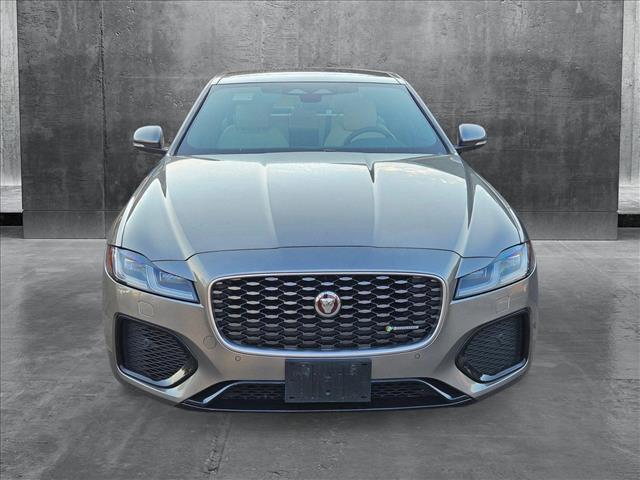 Photo of 2022 Silicon Silver Premium Metallic Jaguar XF