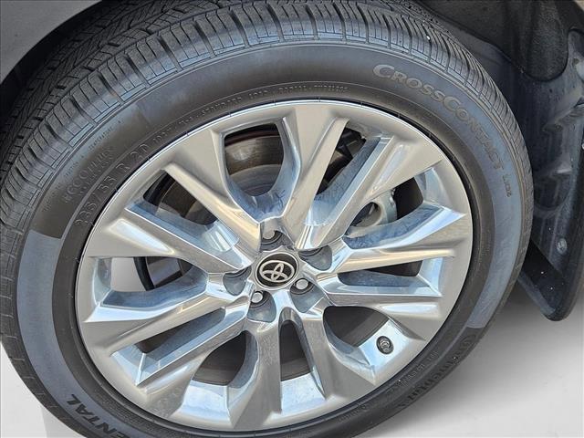 Photo of 2023 Celestial Silver Metallic Toyota Highlander