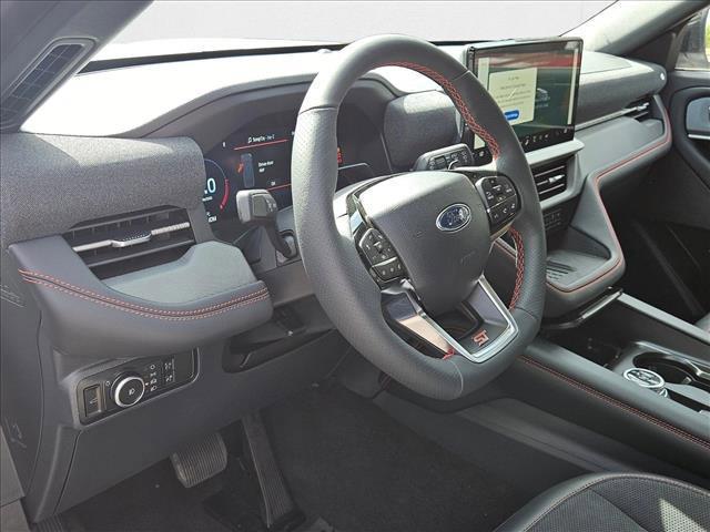 Photo of 2025 Star White Metallic Tri-Coat Ford Explorer
