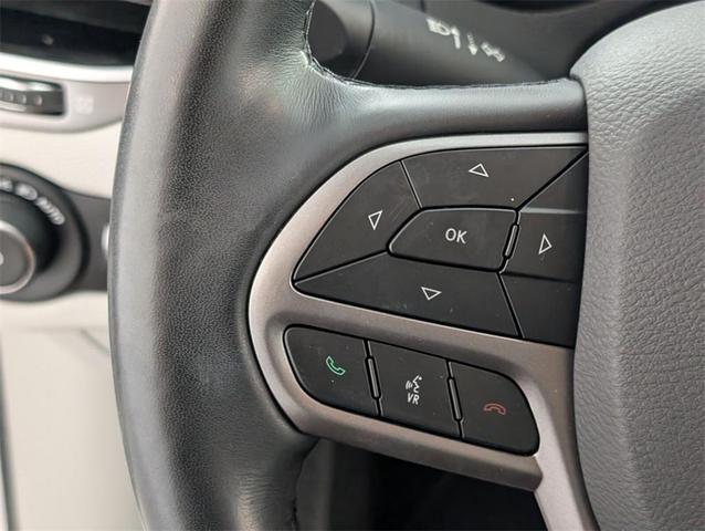 Photo of 2020 Bright White Clearcoat Jeep Cherokee