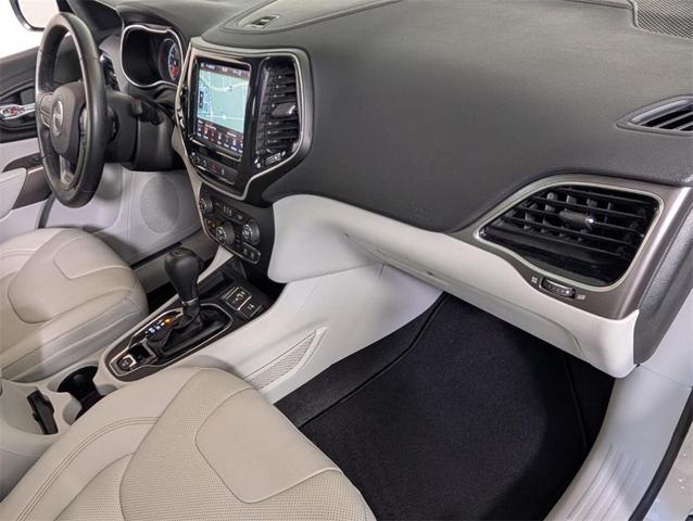 Photo of 2020 Bright White Clearcoat Jeep Cherokee