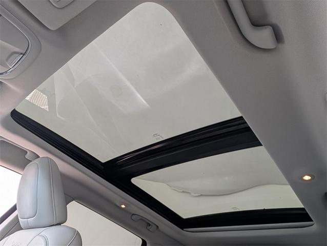 Photo of 2020 Bright White Clearcoat Jeep Cherokee