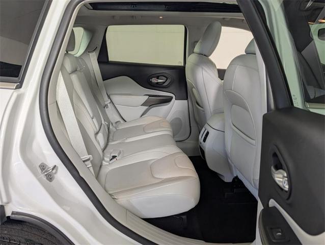 Photo of 2020 Bright White Clearcoat Jeep Cherokee