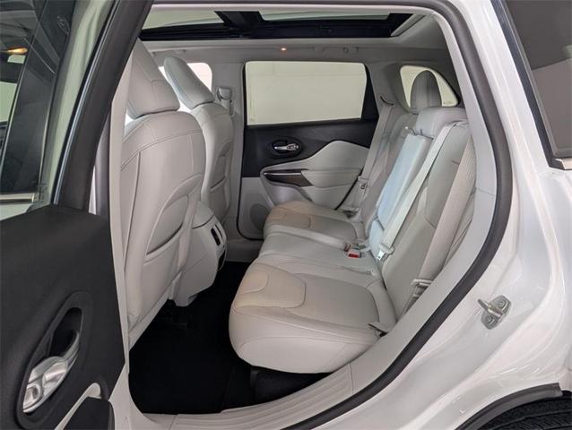 Photo of 2020 Bright White Clearcoat Jeep Cherokee