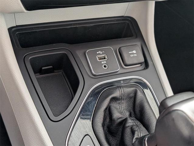 Photo of 2020 Bright White Clearcoat Jeep Cherokee