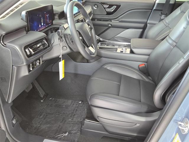 Photo of 2025 Whisper White Lincoln Aviator