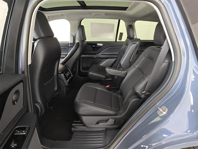 Photo of 2025 Whisper White Lincoln Aviator