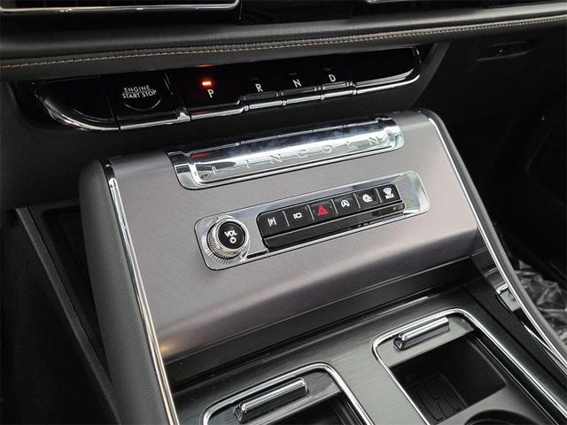 Photo of 2025 Whisper White Lincoln Aviator