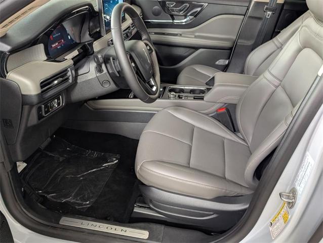 Photo of 2025 Crystal White Metallic Lincoln Corsair