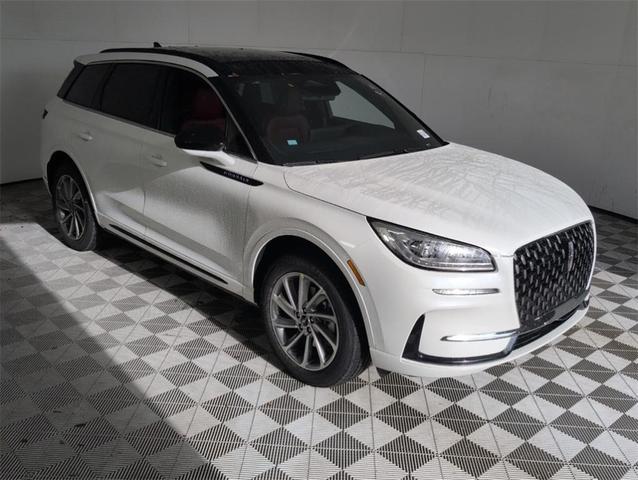 Photo of 2025 White Lincoln Corsair