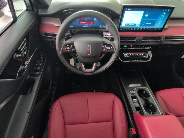 Photo of 2025 White Lincoln Corsair