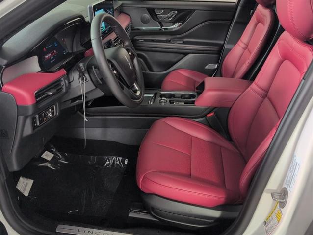 Photo of 2025 White Lincoln Corsair