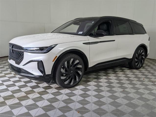 Photo of 2025 White Lincoln Nautilus