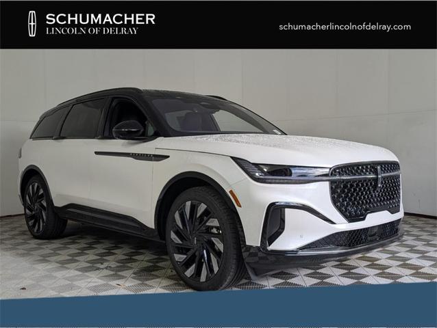 Photo of 2025 White Lincoln Nautilus