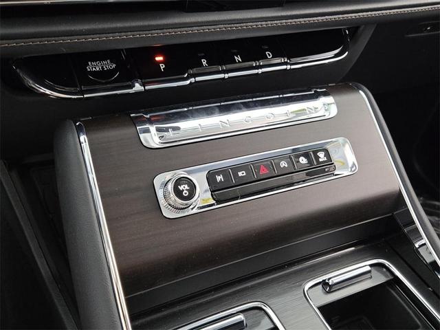 Photo of 2025 Whisper White Lincoln Aviator
