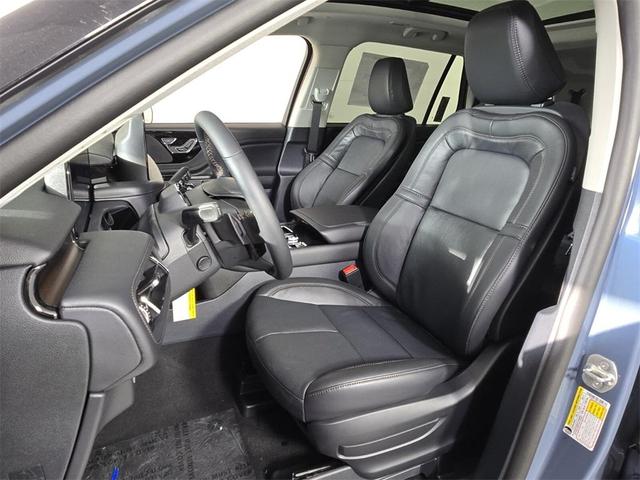 Photo of 2025 Whisper White Lincoln Aviator