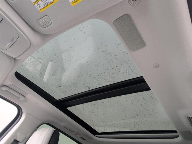 Photo of 2025 Pristine White Lincoln Navigator