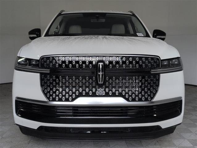 Photo of 2025 Pristine White Lincoln Navigator