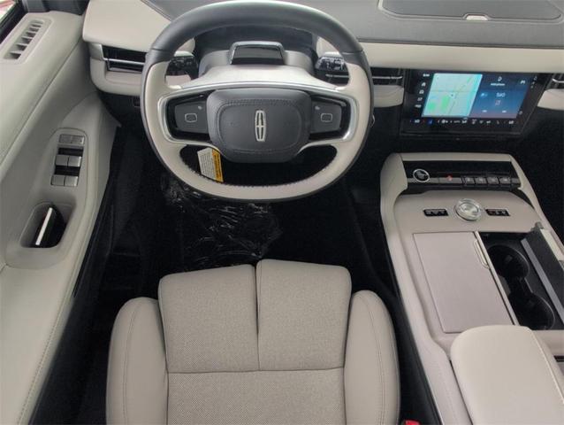 Photo of 2025 Pristine White Lincoln Navigator