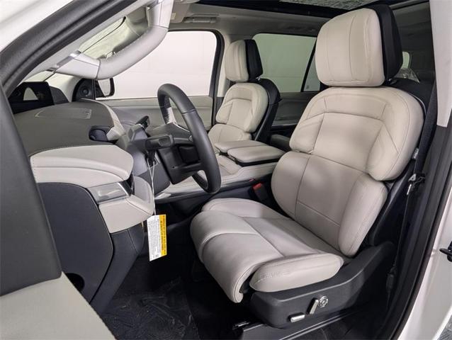 Photo of 2025 Lincoln Navigator
