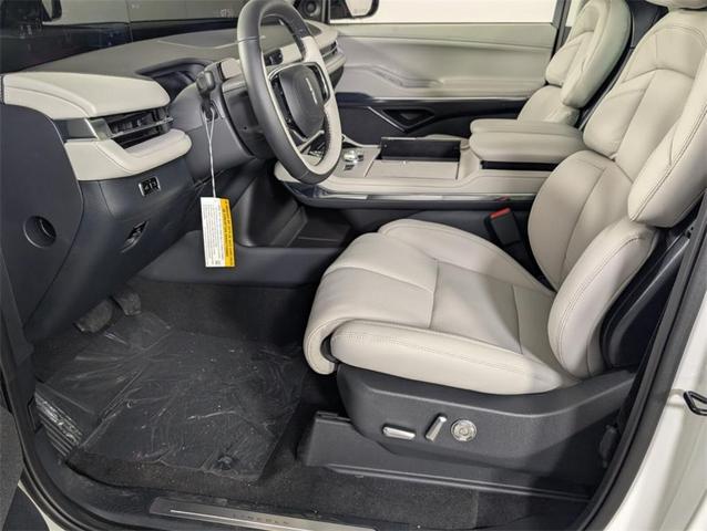 Photo of 2025 Lincoln Navigator