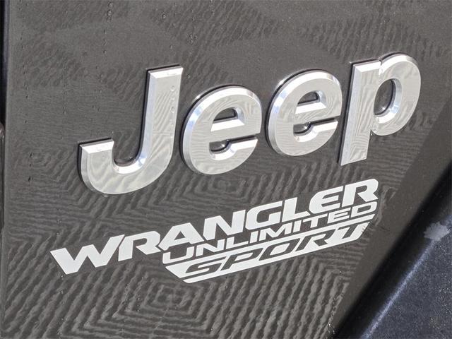 Photo of 2018 Granite Crystal Clearcoat Metallic Jeep Wrangler Unlimited