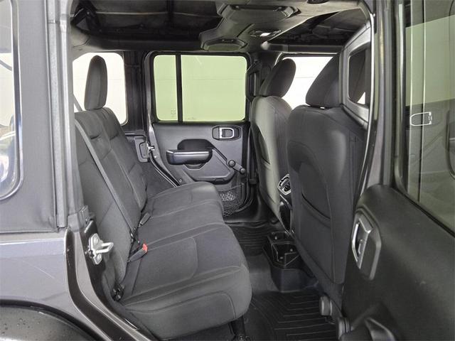 Photo of 2018 Granite Crystal Clearcoat Metallic Jeep Wrangler Unlimited
