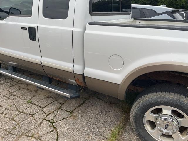 Photo of 2005 Oxford White Clearcoat Ford F-250