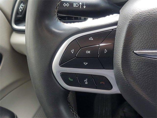Photo of 2023 Brilliant Black Crystal Pearlcoat Chrysler Pacifica