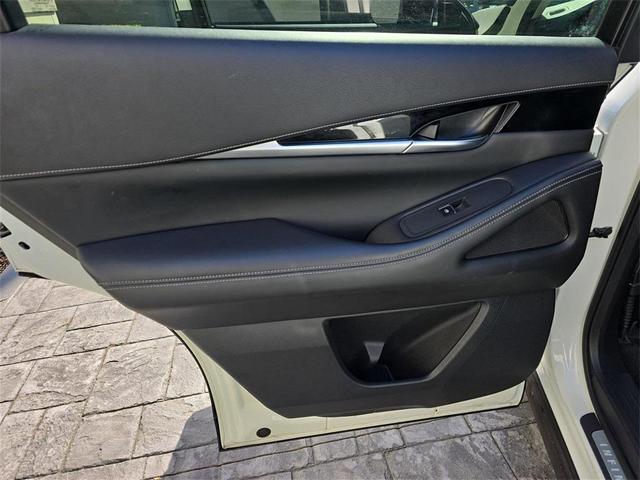 Photo of 2022 Glacier White INFINITI QX60