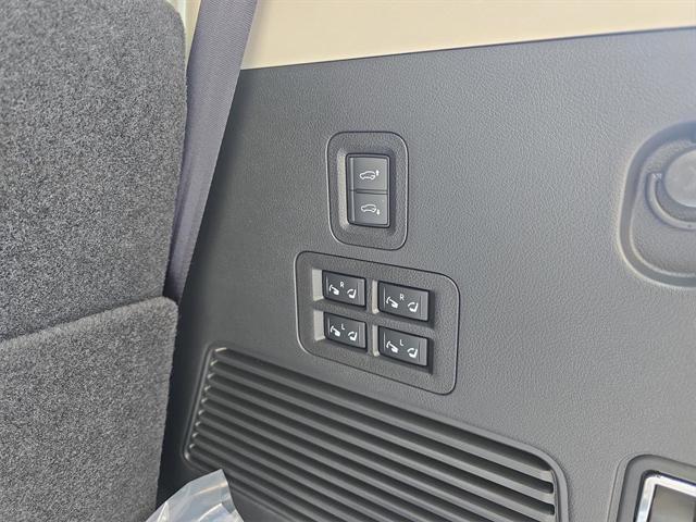 Photo of 2025 Black Obsidian INFINITI QX80