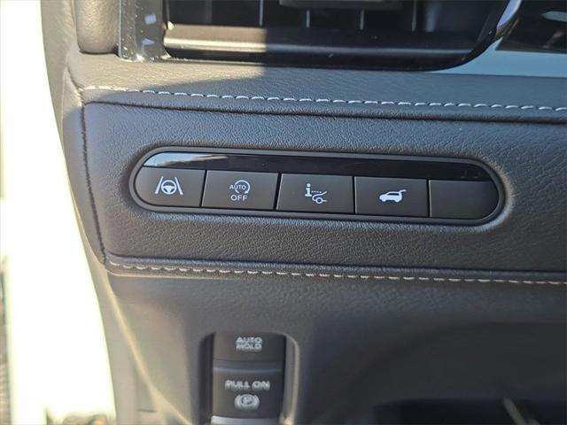 Photo of 2025 White INFINITI QX80