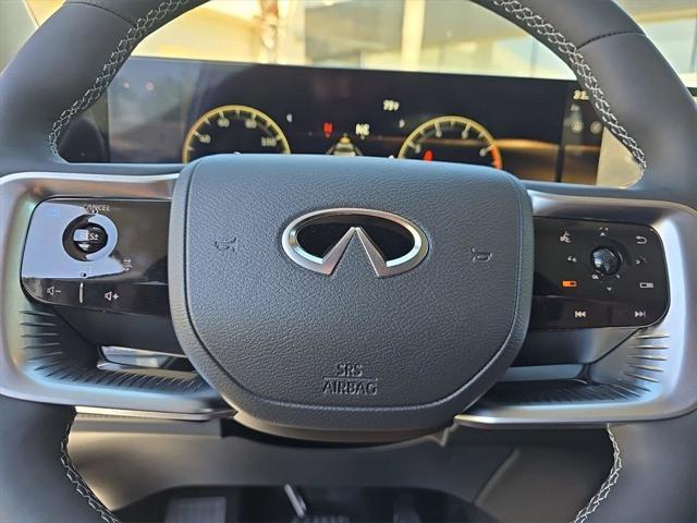 Photo of 2025 White INFINITI QX80