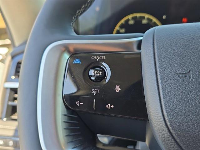 Photo of 2025 White INFINITI QX80