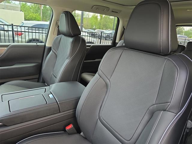 Photo of 2025 Blue INFINITI QX80
