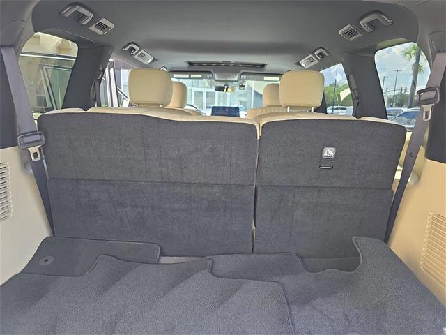 Photo of 2024 Moonstone White INFINITI QX80