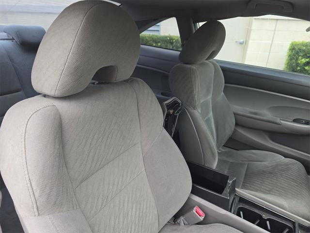 Photo of 2010 Taffeta White Honda Civic