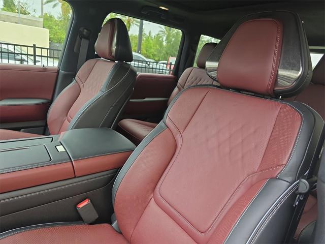 Photo of 2025 Mineral Black/Graphite Shadow INFINITI QX80