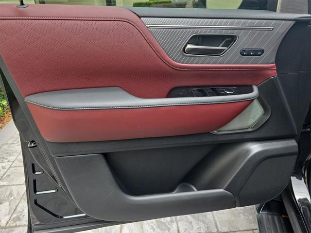 Photo of 2025 Mineral Black/Graphite Shadow INFINITI QX80