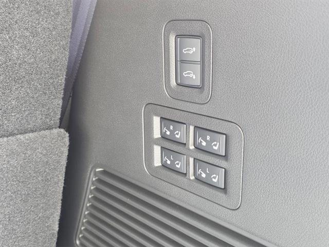 Photo of 2025 Mineral Black/Graphite Shadow INFINITI QX80