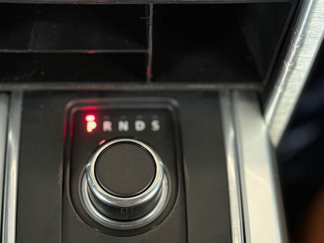 Photo of 2015 Whtie Land Rover Discovery Sport
