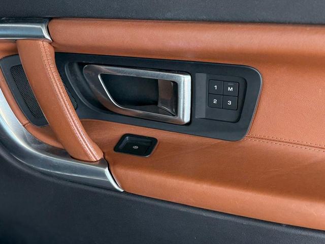 Photo of 2015 Whtie Land Rover Discovery Sport